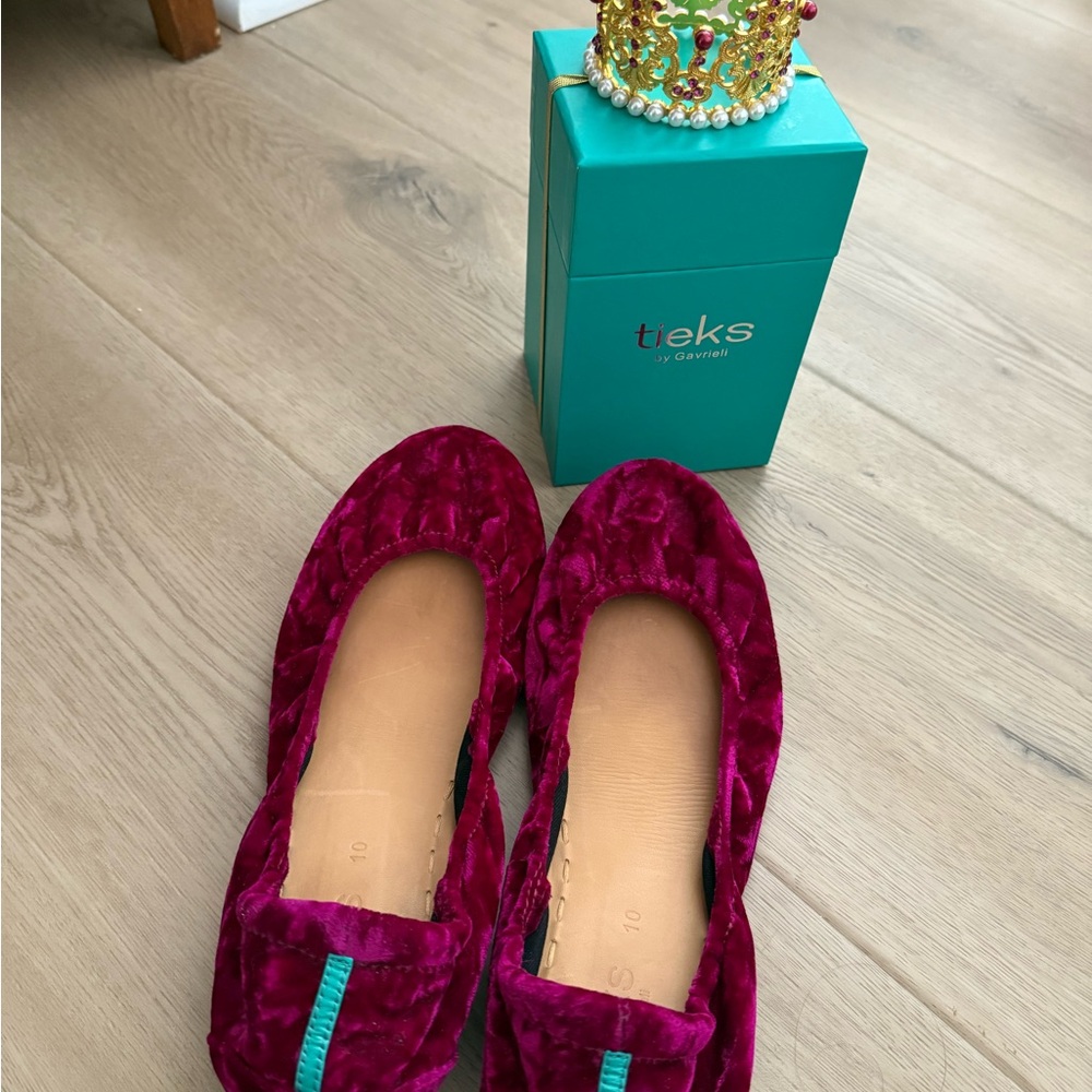 Tieks Special EditionTyrian Ballet Flats - size 10 - includes box/crown topper